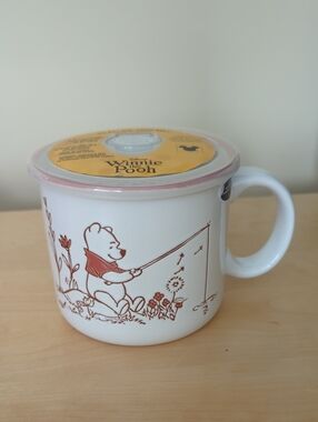Disney Winnie the Pooh mug with lid brand new